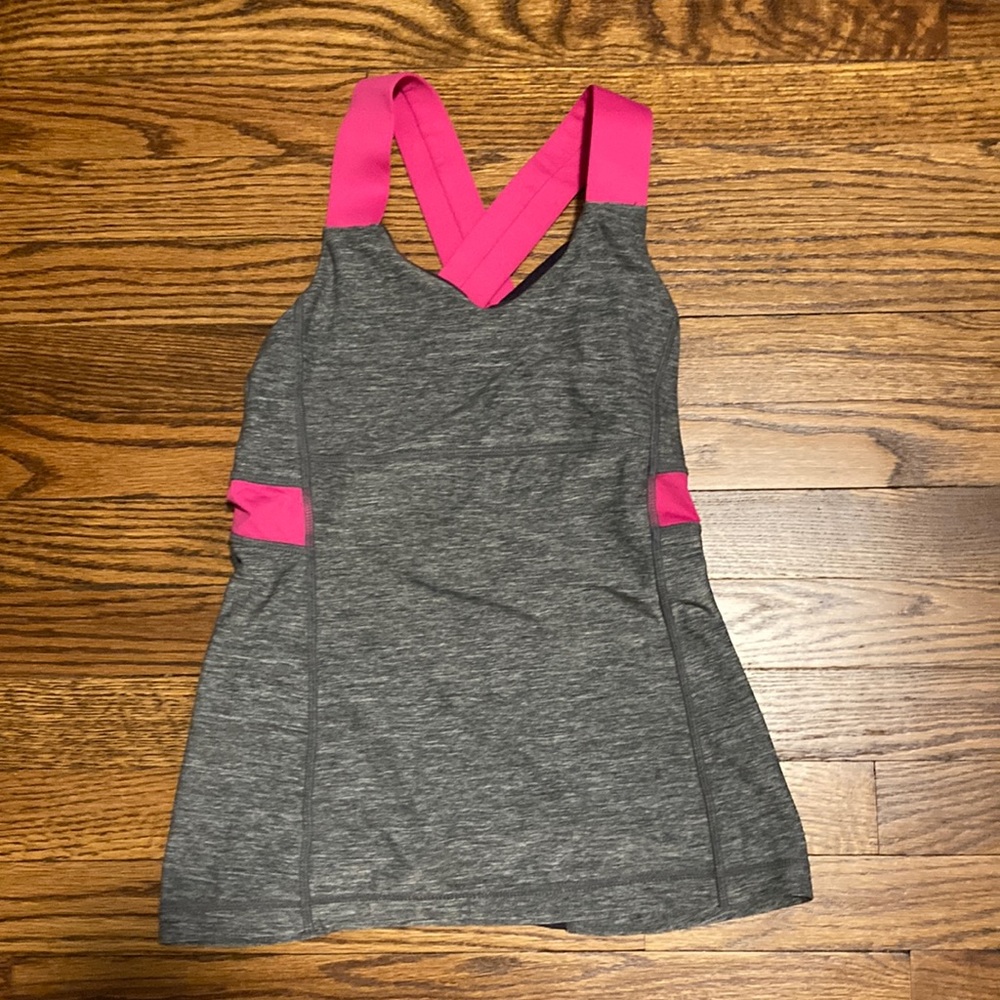 Lululemon tank - Size 2 or 4 - Picture 1 of 3